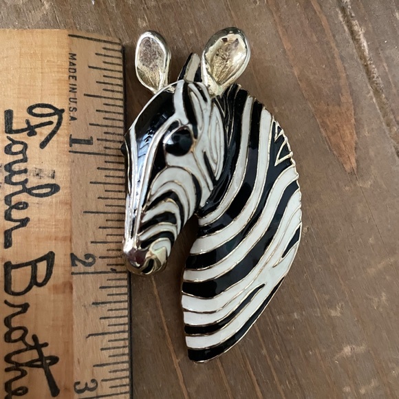 Vintage Enamel Zebra Brooch Pin Black & White Enamel with Goldtone African Zebra - Picture 4 of 5